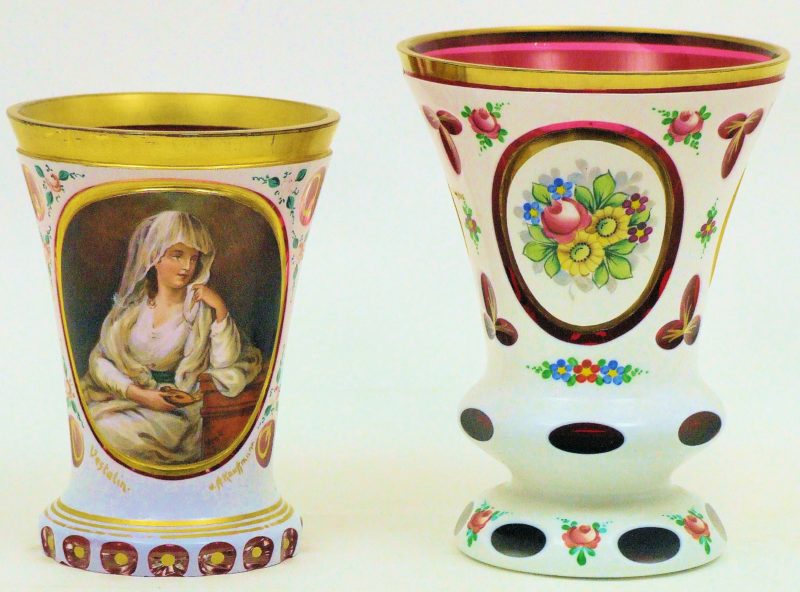 Vasos en cristal overlay. Bohemia. Siglo XIX | Artpironti Compra de Antigüedades y Cristal Antiguo Vasos en cristal overlay. Bohemia. Siglo XIX.